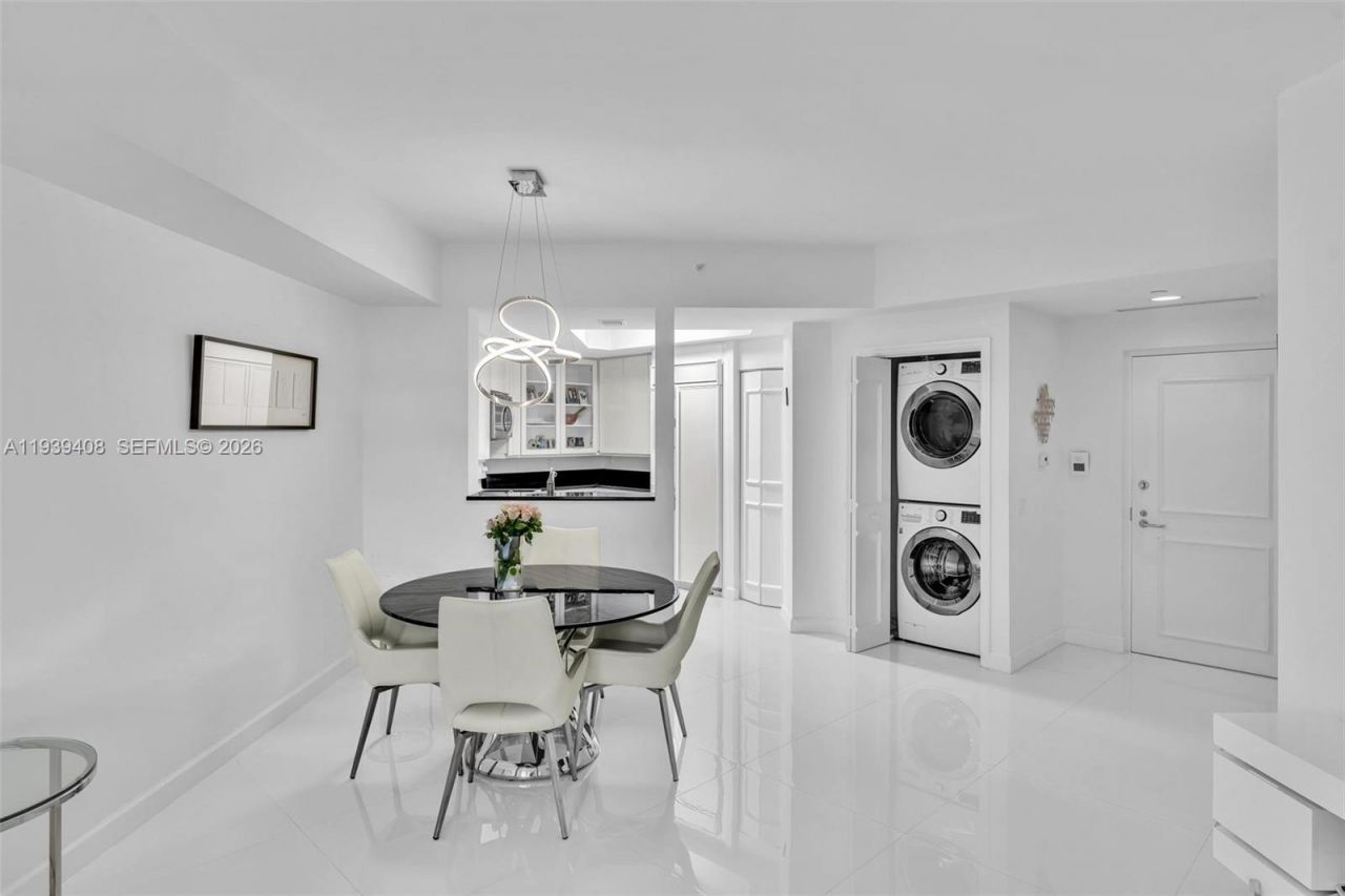 21050 Point Pl, Unit 302, Aventura, FL 33180 Photo