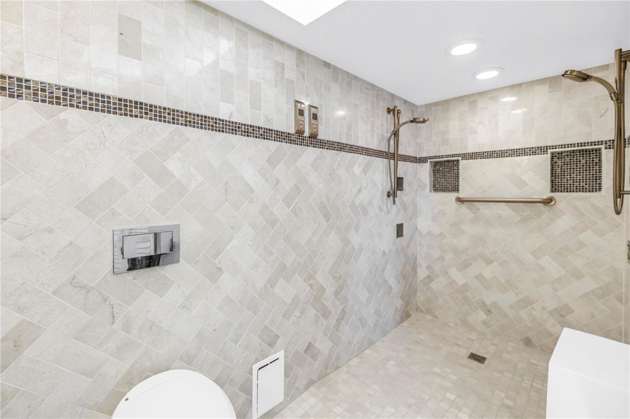 5220 Brittany Drive S, Unit 1510, Saint Petersburg, FL 33715 Photo