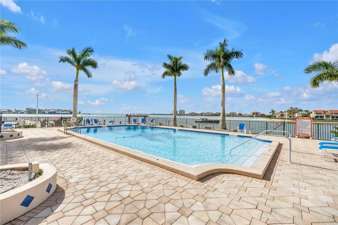 5220 Brittany Drive S, Unit 1510, Saint Petersburg, FL 33715 Photo