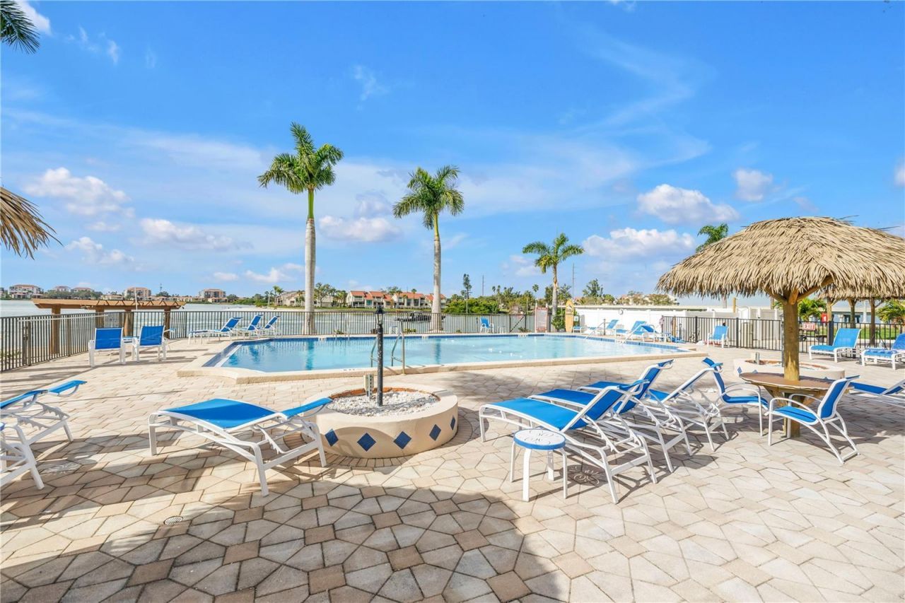 5220 Brittany Drive S, Unit 1510, Saint Petersburg, FL 33715 Photo