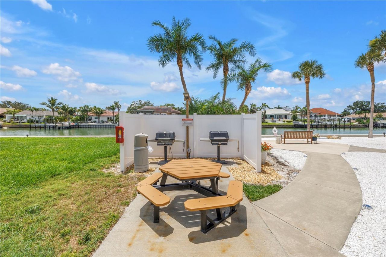 5220 Brittany Drive S, Unit 1510, Saint Petersburg, FL 33715 Photo