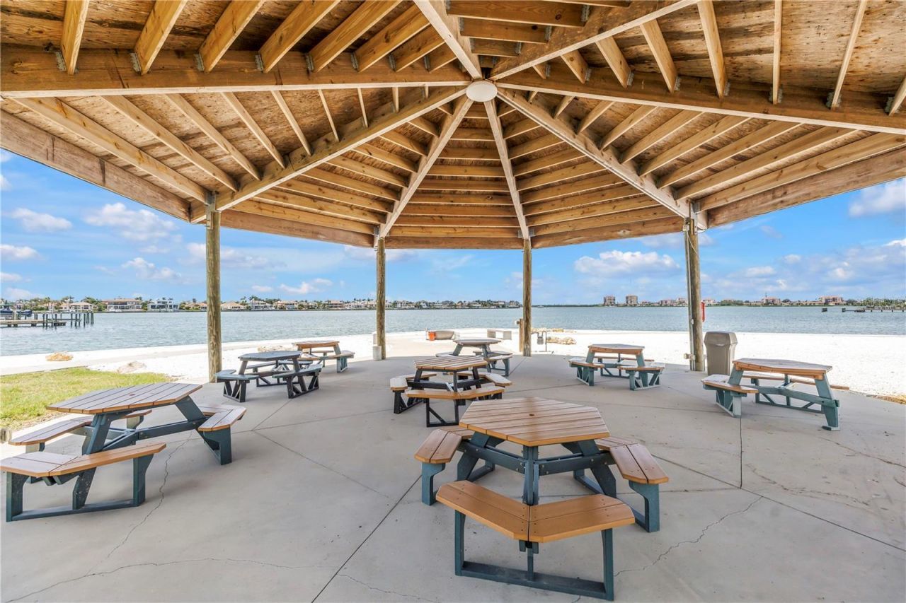 5220 Brittany Drive S, Unit 1510, Saint Petersburg, FL 33715 Photo