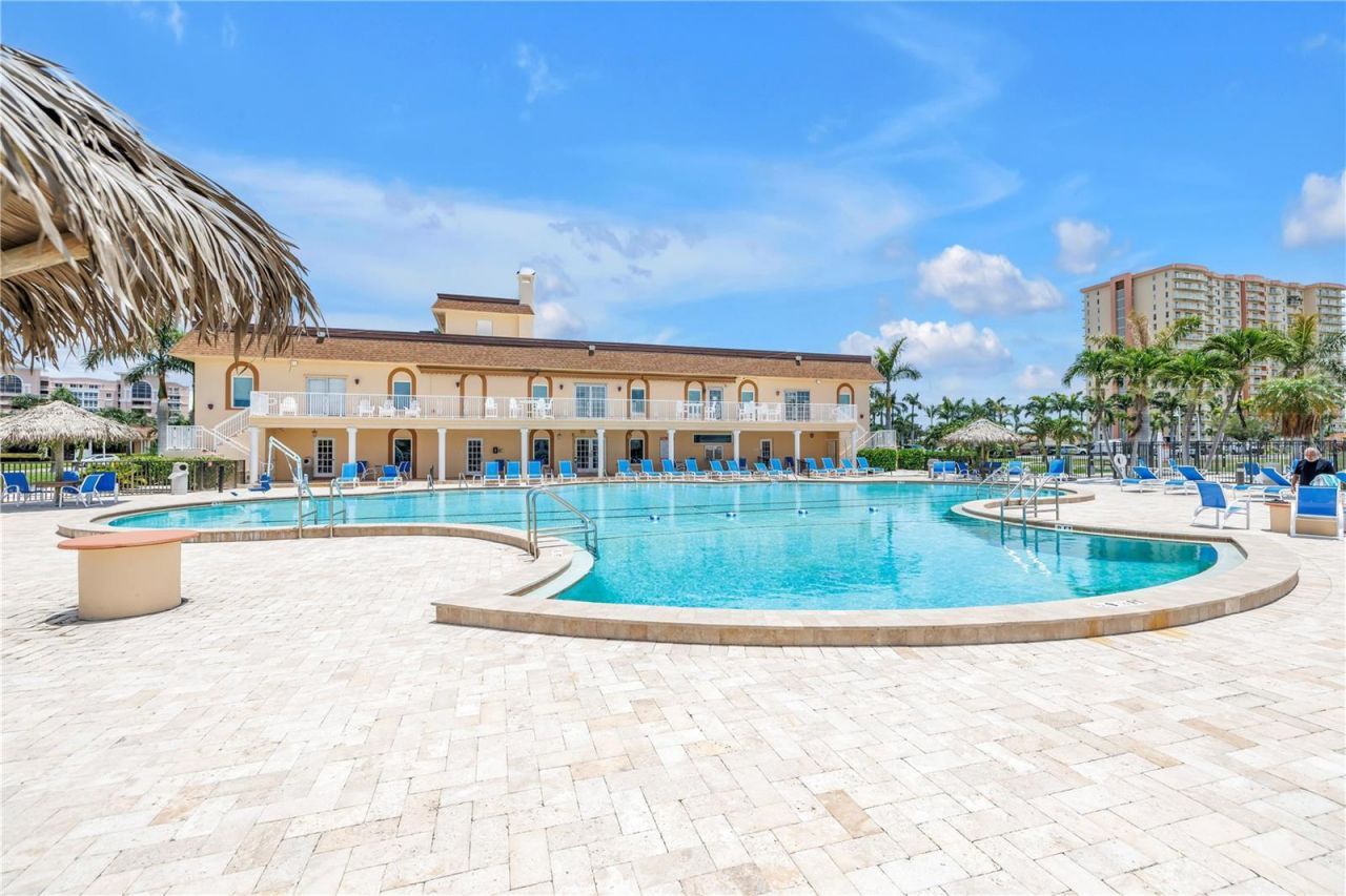 5220 Brittany Drive S, Unit 1510, Saint Petersburg, FL 33715 Photo