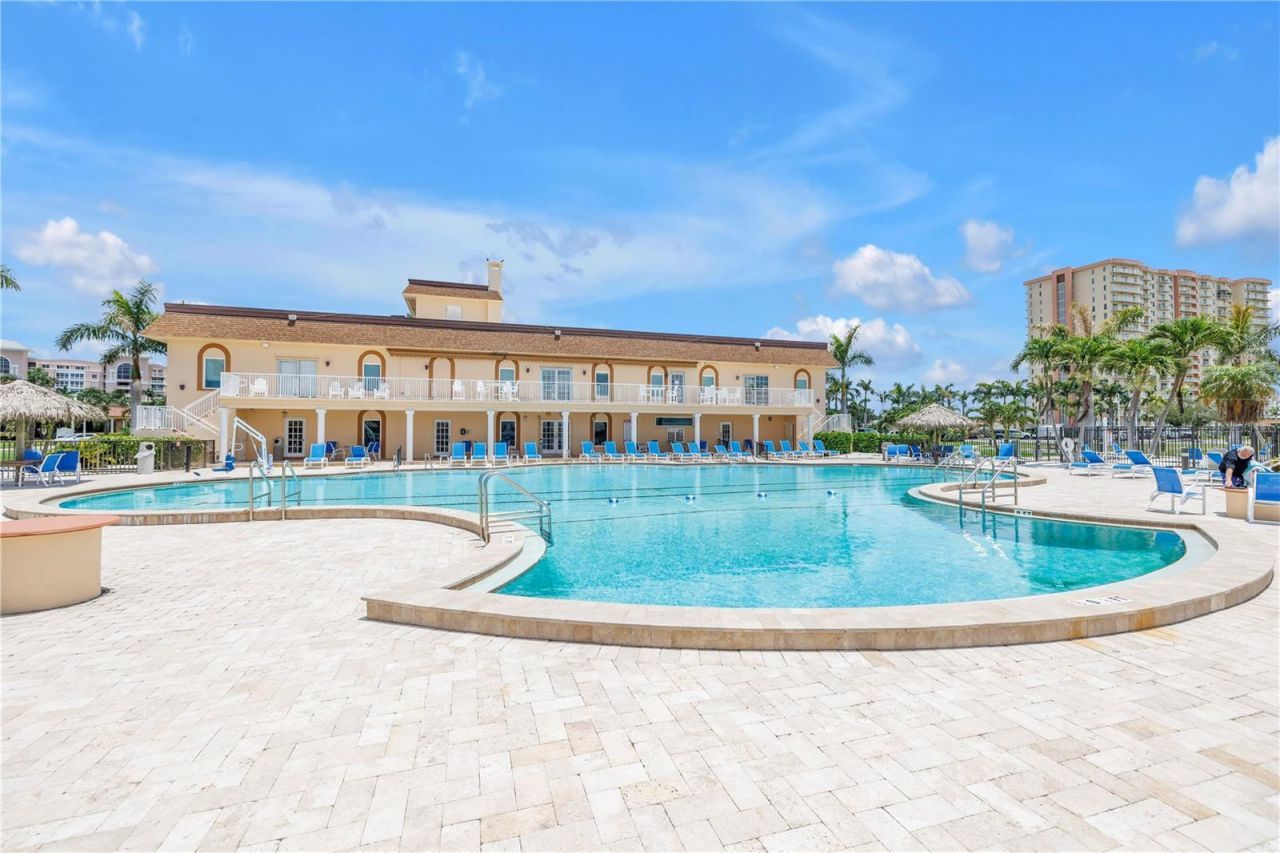 5220 Brittany Drive S, Unit 1510, Saint Petersburg, FL 33715 Photo