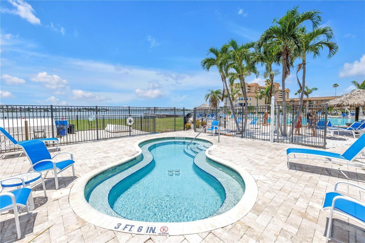 5220 Brittany Drive S, Unit 1510, Saint Petersburg, FL 33715 Photo