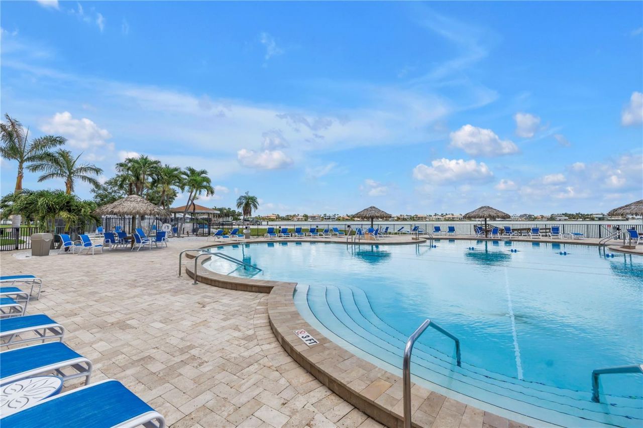 5220 Brittany Drive S, Unit 1510, Saint Petersburg, FL 33715 Photo