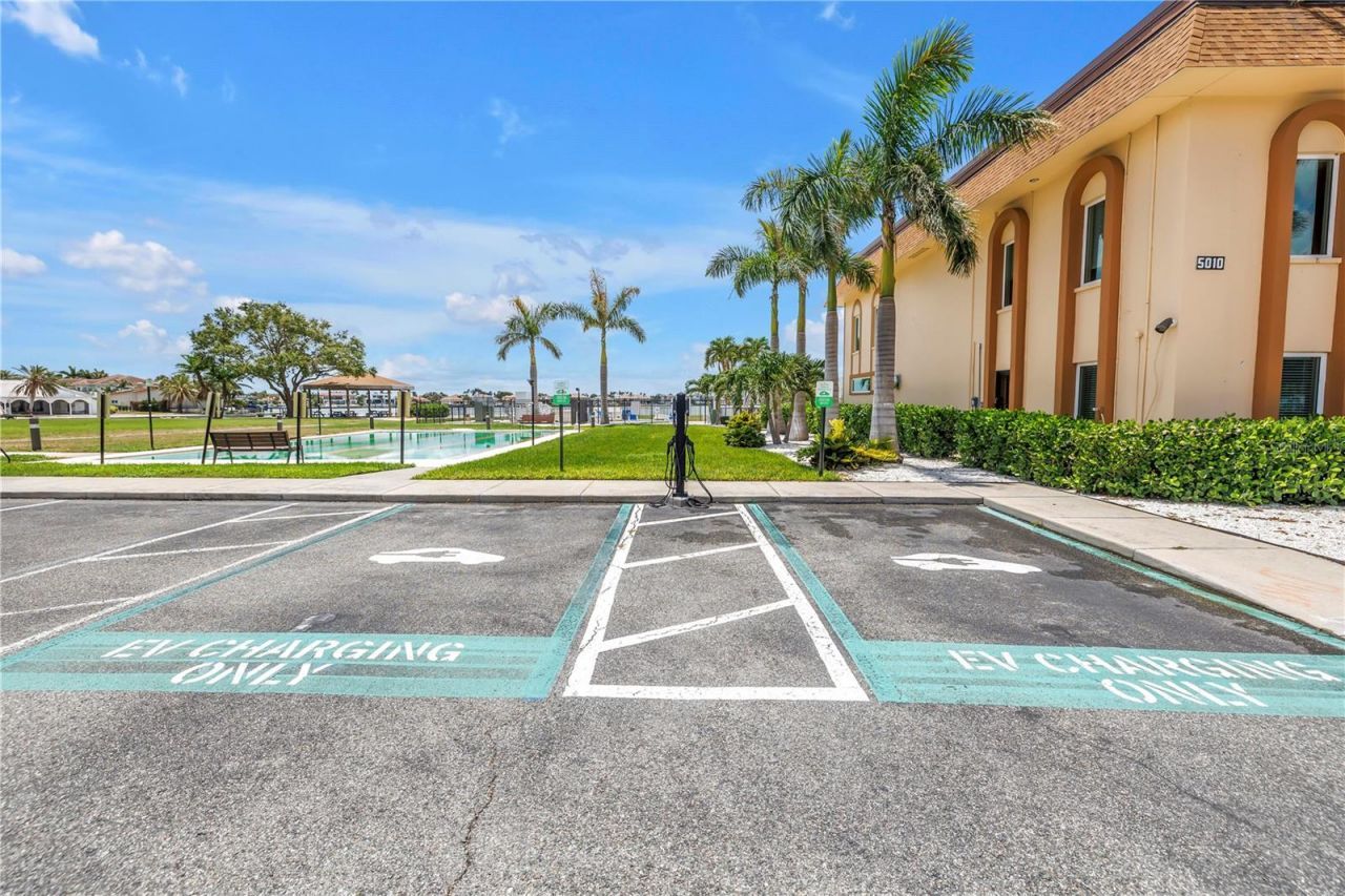 5220 Brittany Drive S, Unit 1510, Saint Petersburg, FL 33715 Photo