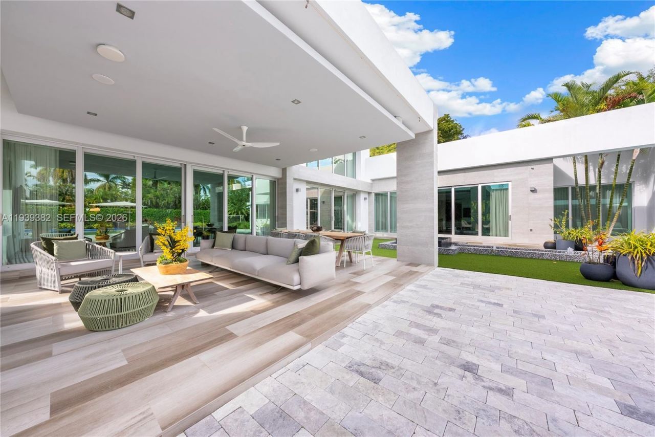 7218 SW 102nd St , Pinecrest, FL 33156 Photo