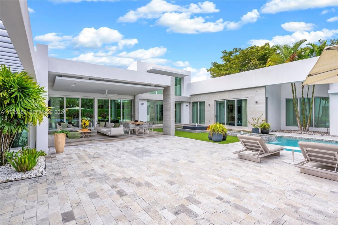 7218 SW 102nd St , Pinecrest, FL 33156 Photo