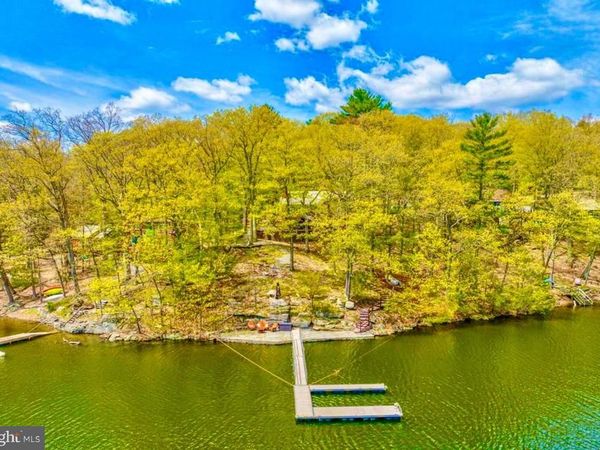 84 LAKEVIEW DR, LAKEVILLE, PA 18438