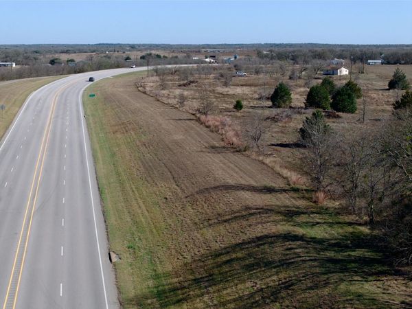 2747 21 E Highway E, Paige, TX 78659