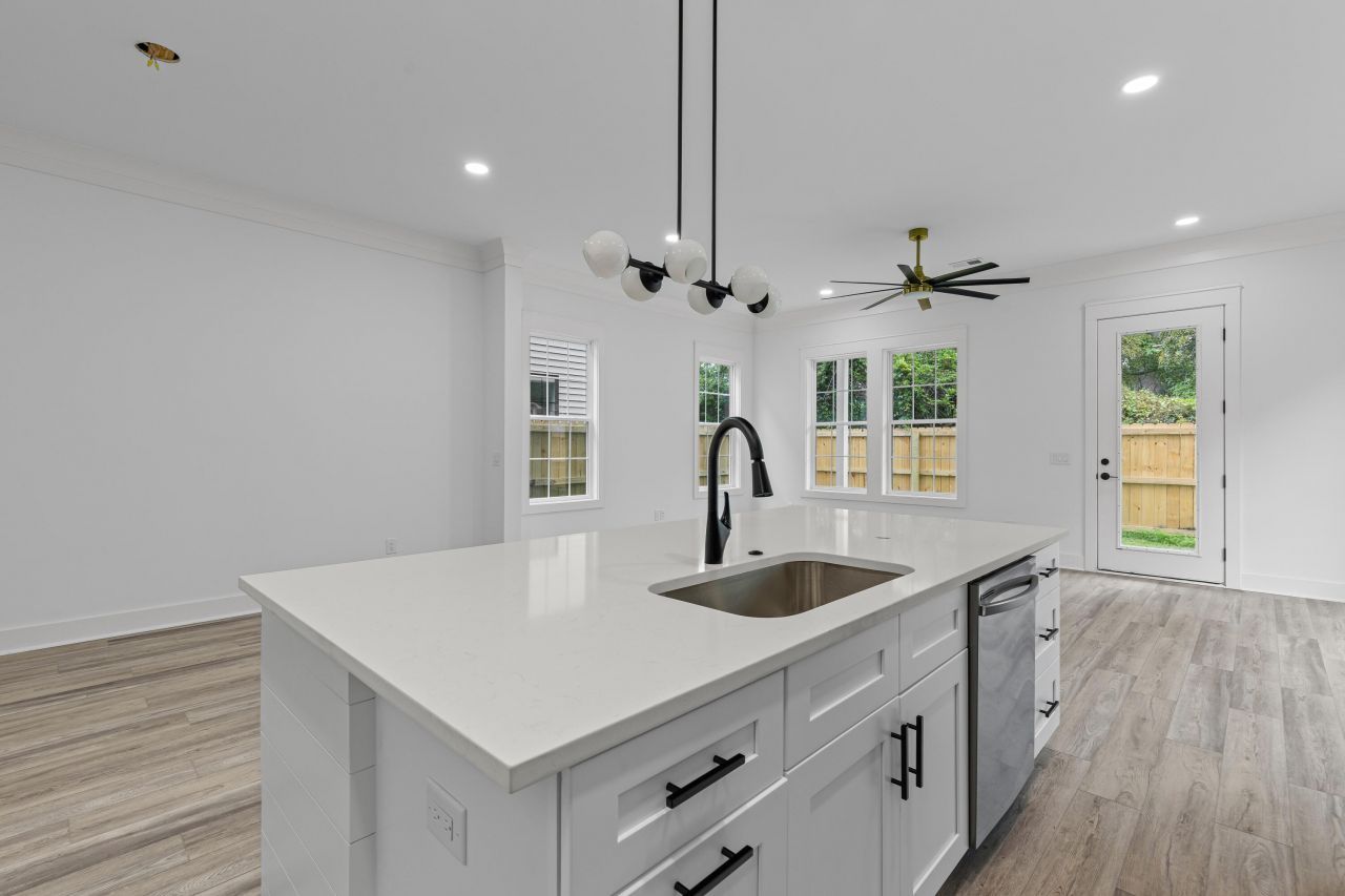 4840 Nesbitt Avenue Photo 5