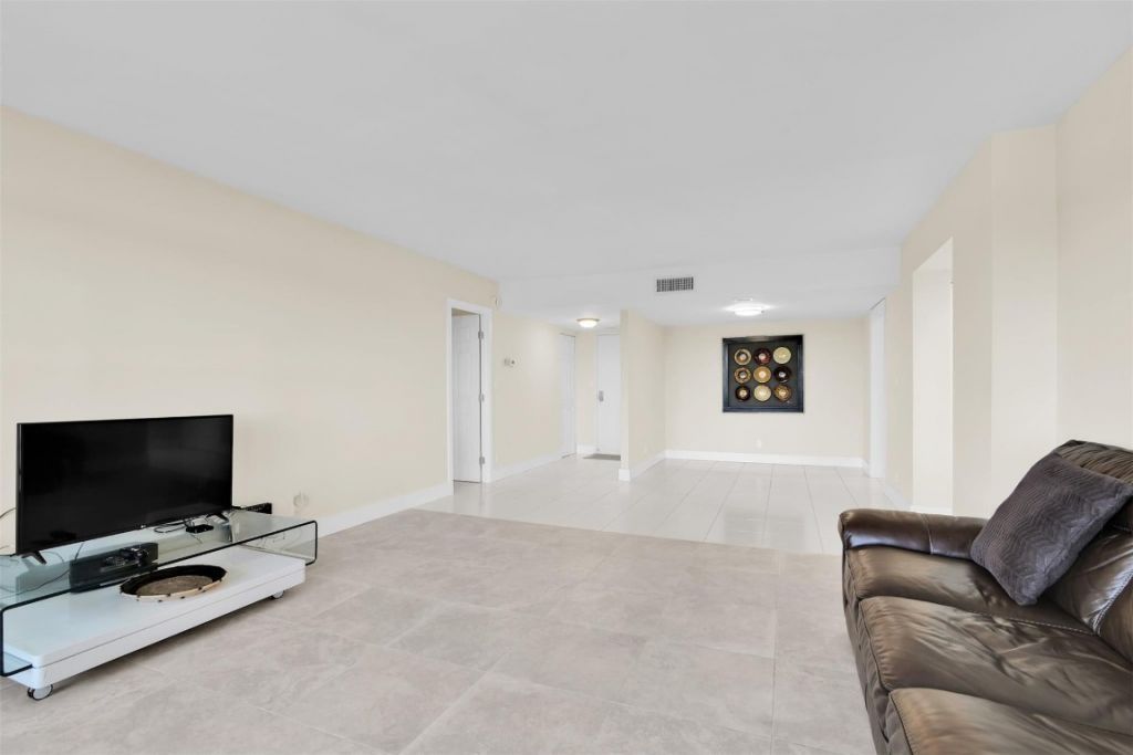 10777 W Sample Road, Unit 711, Coral Springs, FL 33065 Photo