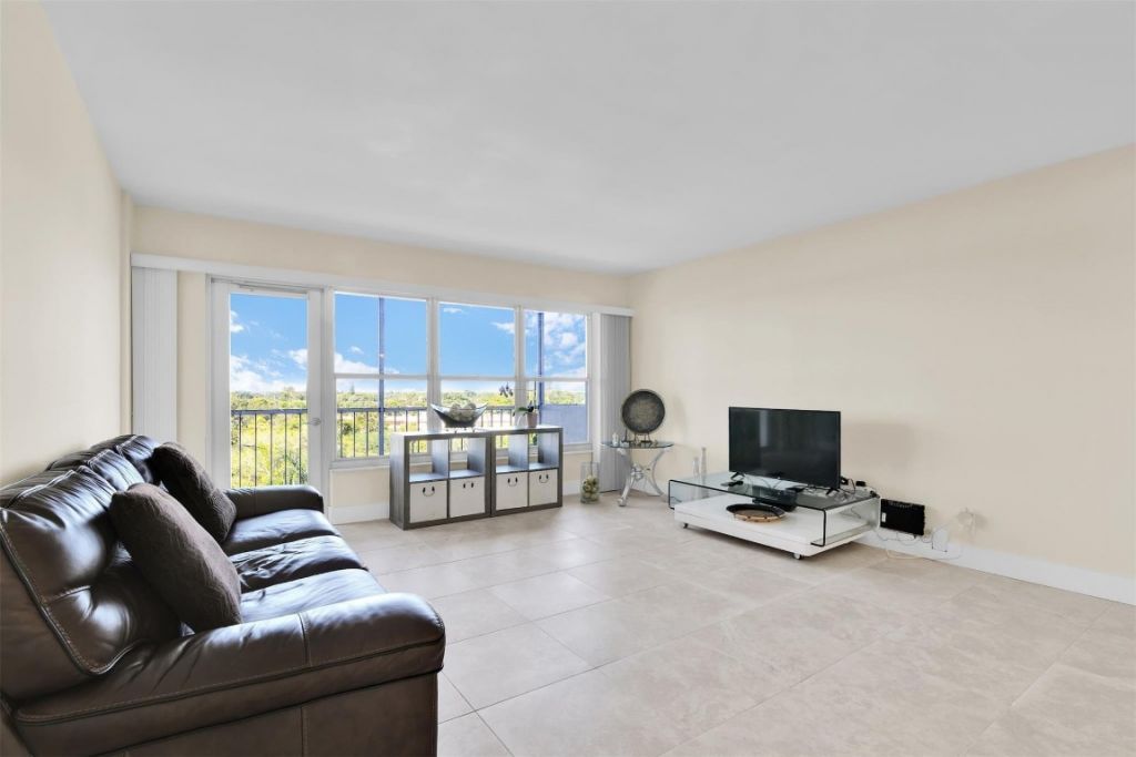 10777 W Sample Road, Unit 711, Coral Springs, FL 33065 Photo