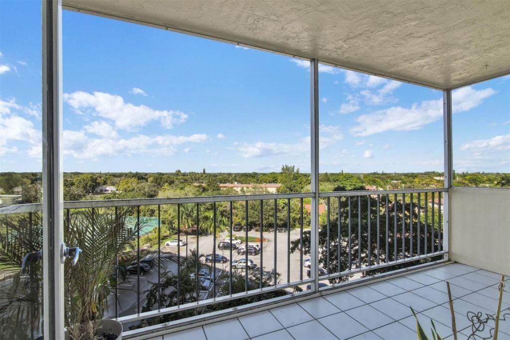 10777 W Sample Road, Unit 711, Coral Springs, FL 33065 Photo