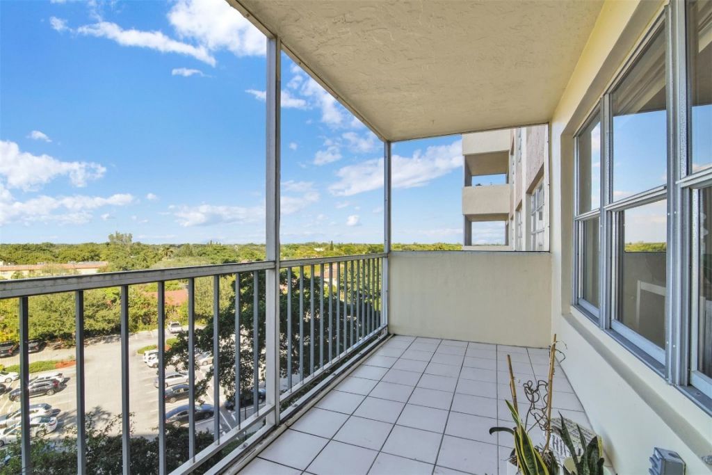10777 W Sample Road, Unit 711, Coral Springs, FL 33065 Photo