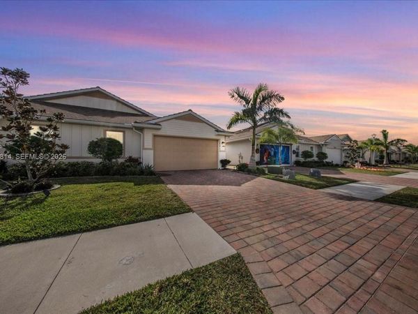 1074 Enbrook Loop, Naples, FL 34114