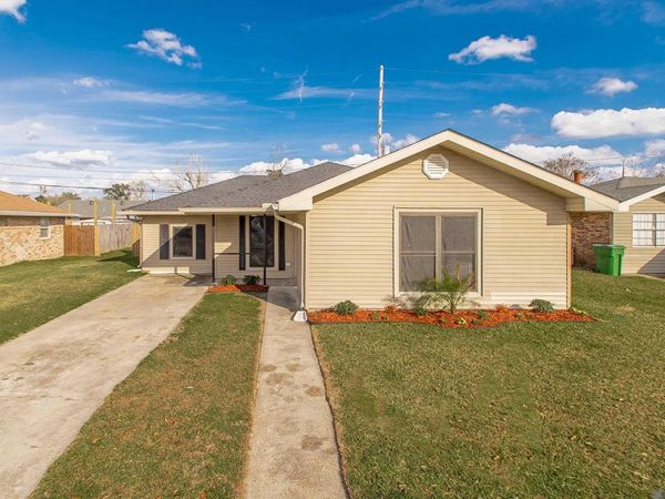 1800 Cartier Dr, Laplace, LA 70068