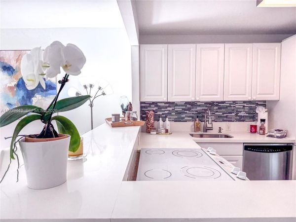 3301 N Country Club Dr, Unit 104, Aventura, FL 33180