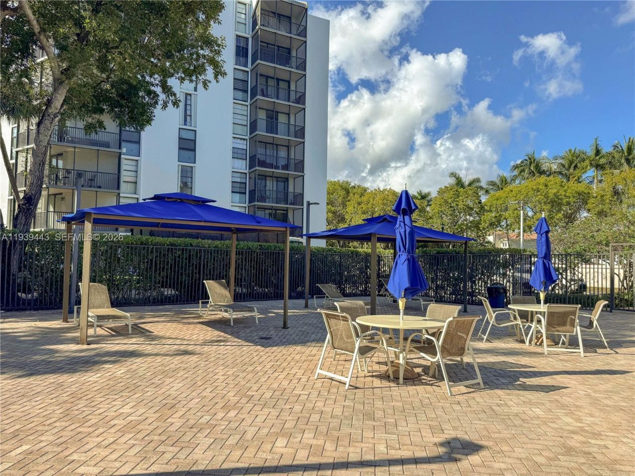 3301 N Country Club Dr, Unit 104, Aventura, FL 33180 Photo