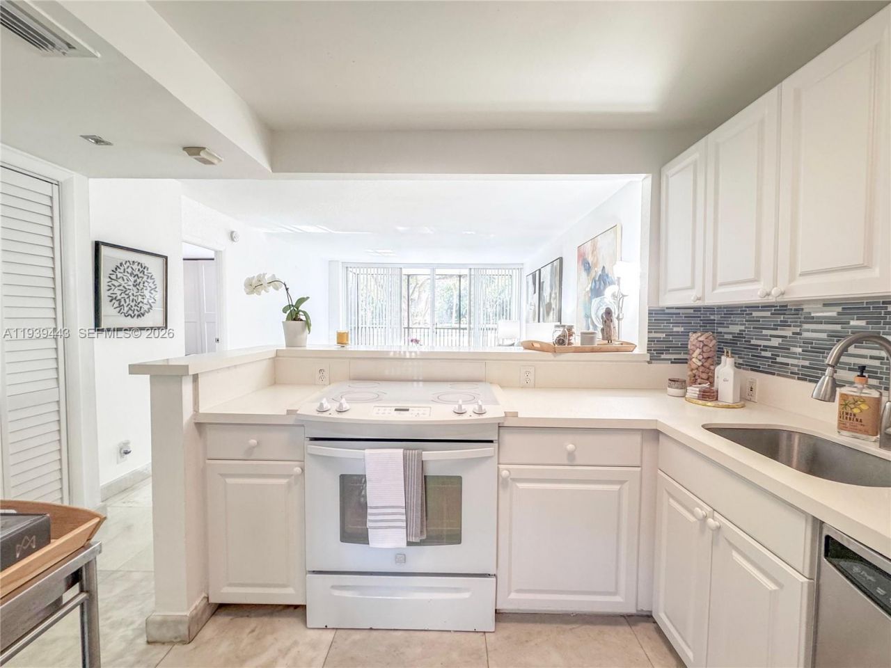 3301 N Country Club Dr, Unit 104, Aventura, FL 33180 Photo