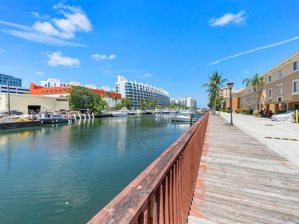 2861 NE 185th St, Unit 302, Aventura, FL 33180