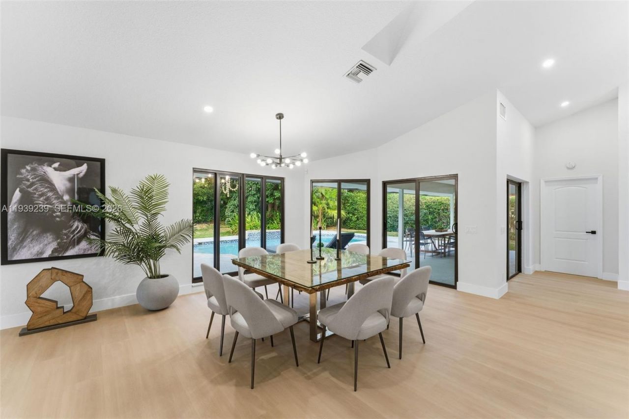 2 Dunbar Rd , Palm Beach Gardens, FL 33418 Photo