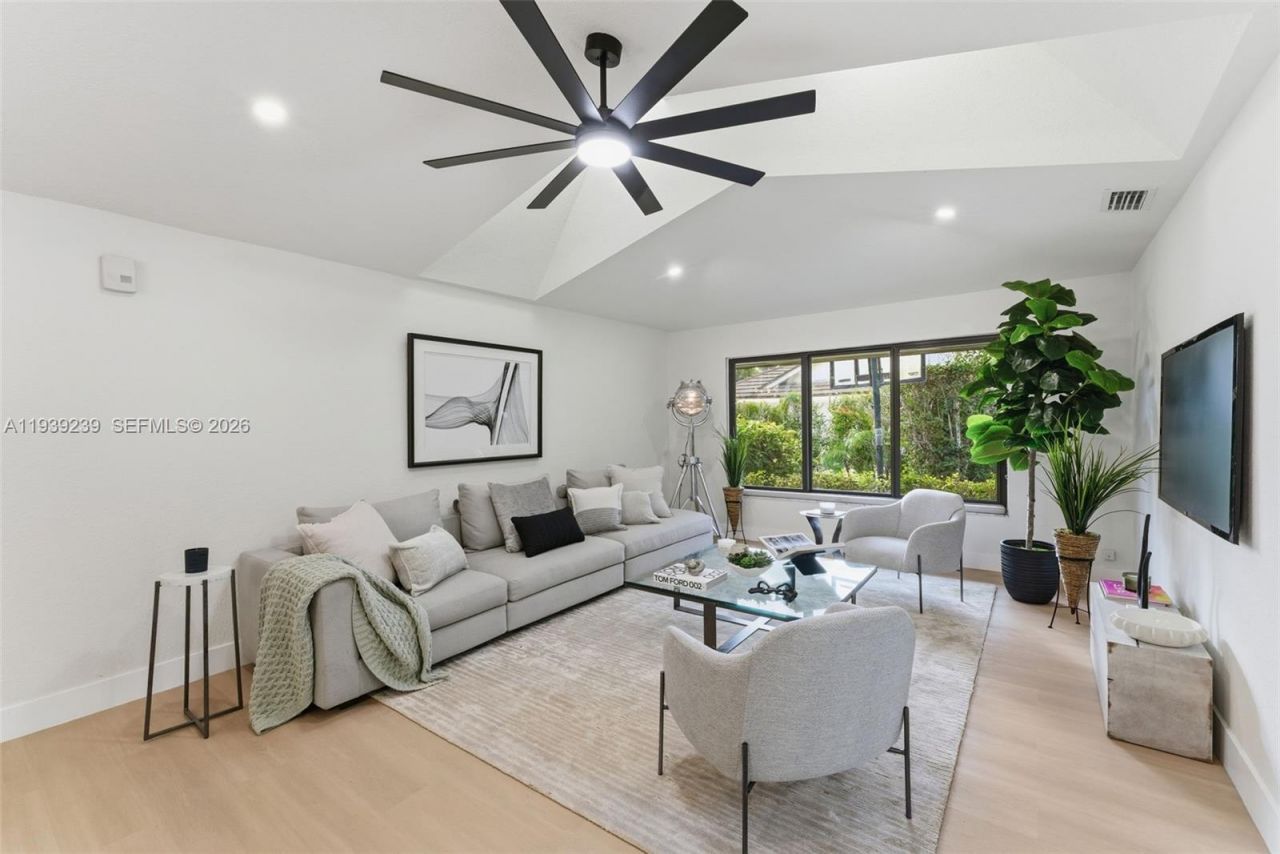 2 Dunbar Rd , Palm Beach Gardens, FL 33418 Photo