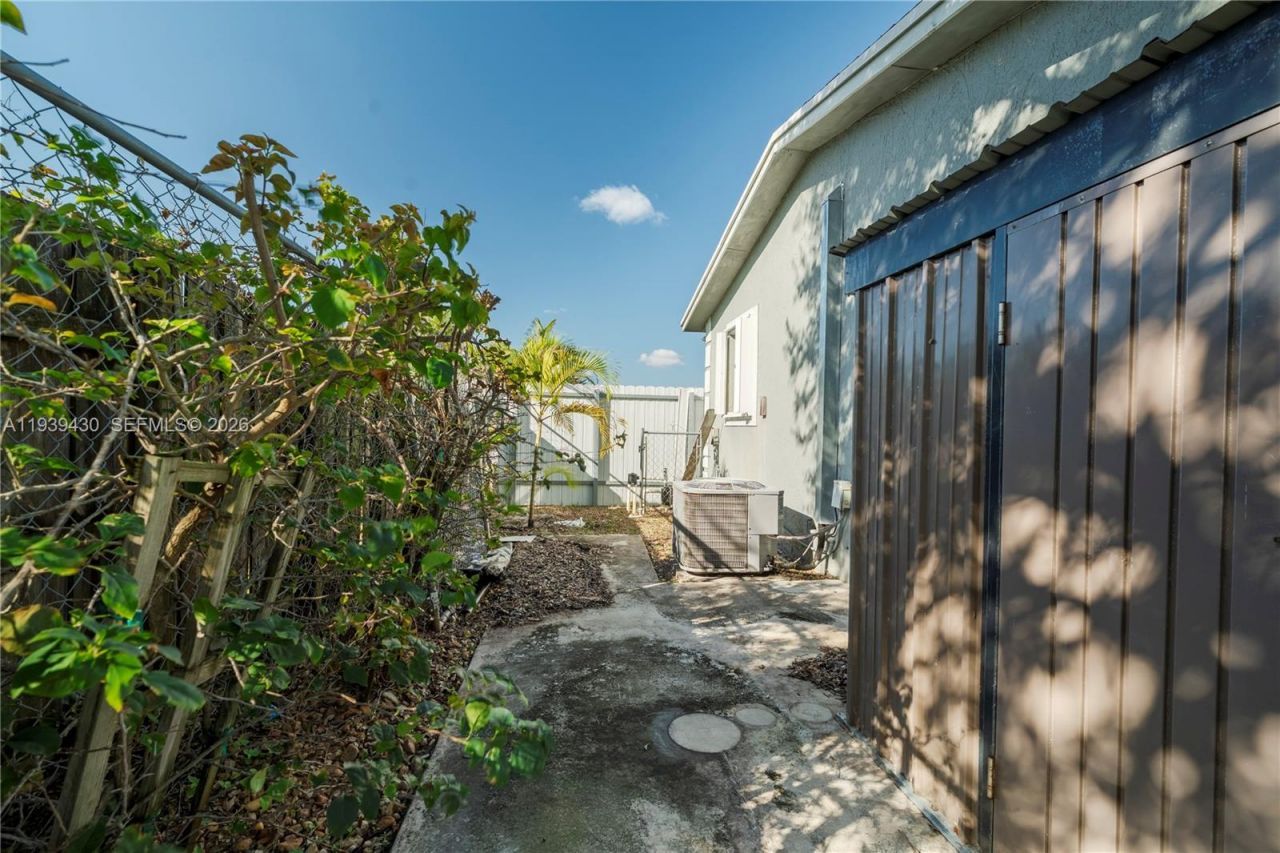 20731 NW 32nd Pl, Miami Gardens, FL 33056 Photo