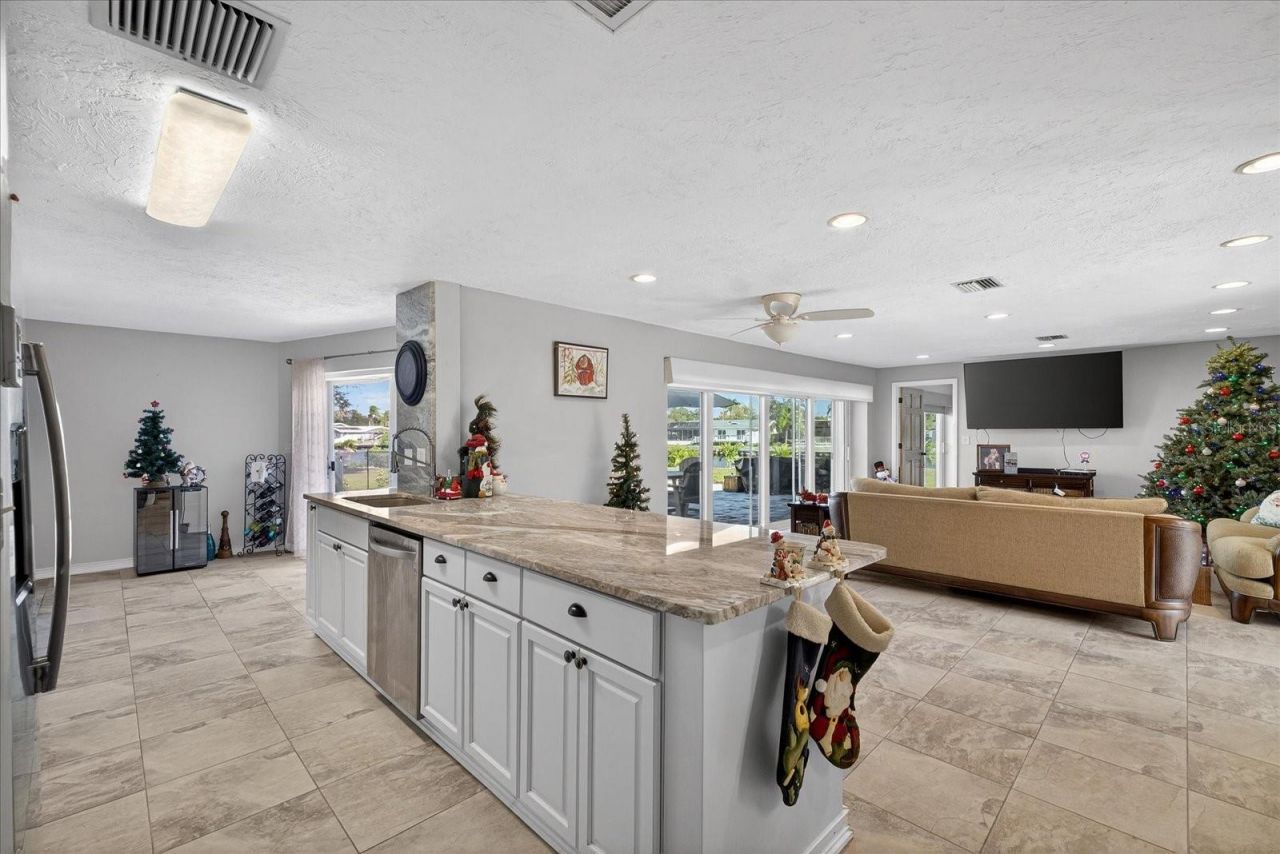 853 Seacrest Drive, Largo, FL 33771 Photo