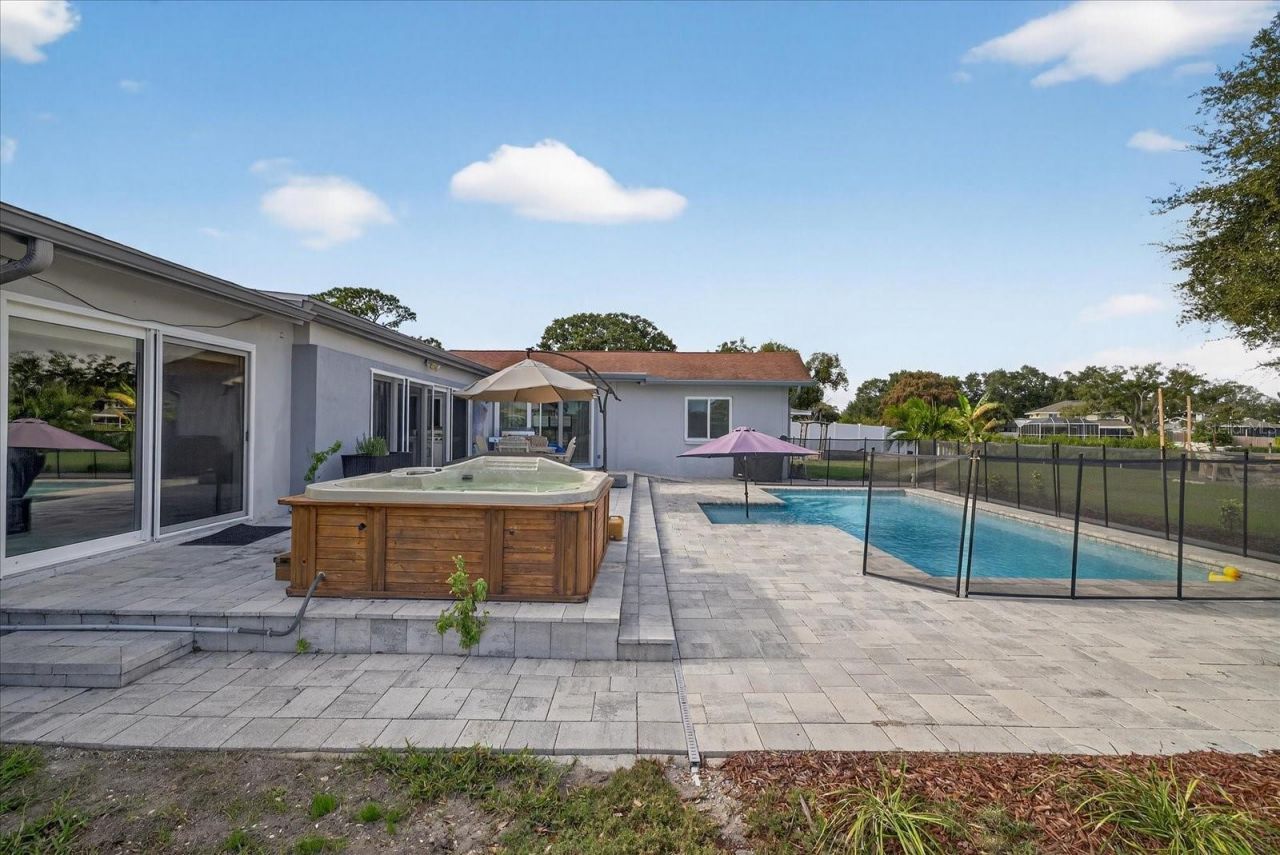 853 Seacrest Drive, Largo, FL 33771 Photo