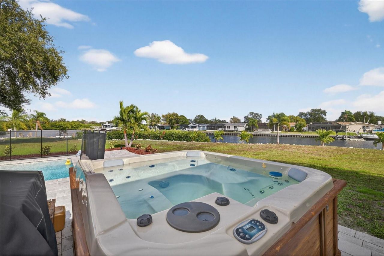 853 Seacrest Drive, Largo, FL 33771 Photo