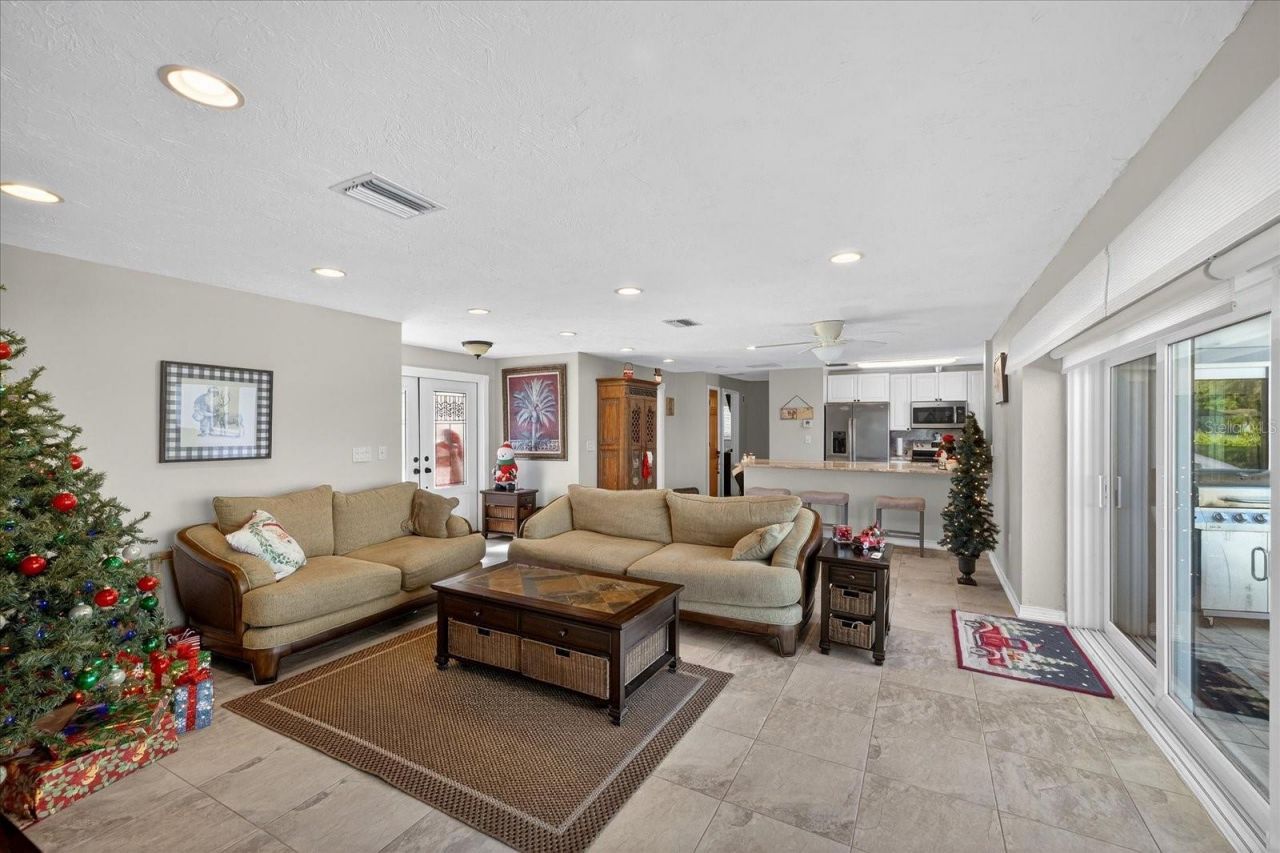 853 Seacrest Drive, Largo, FL 33771 Photo