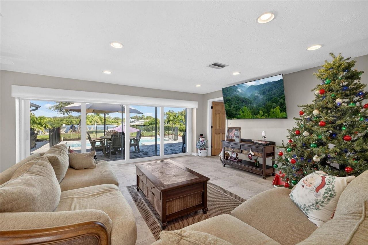 853 Seacrest Drive, Largo, FL 33771 Photo