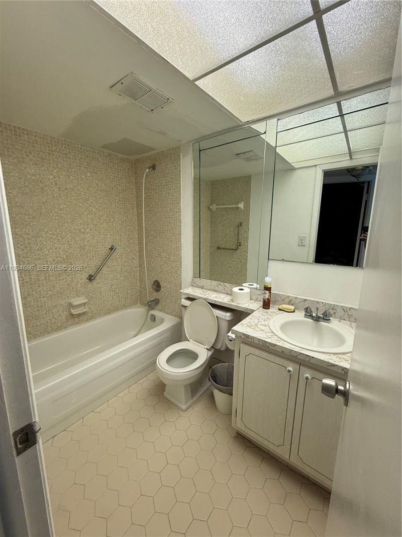 8100 Sunrise Lakes Blvd , Unit 109, Sunrise, FL 33322 Photo