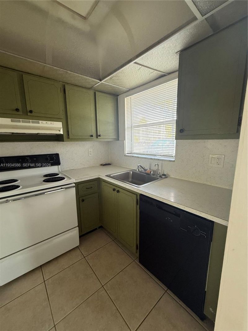 8100 Sunrise Lakes Blvd , Unit 109, Sunrise, FL 33322 Photo