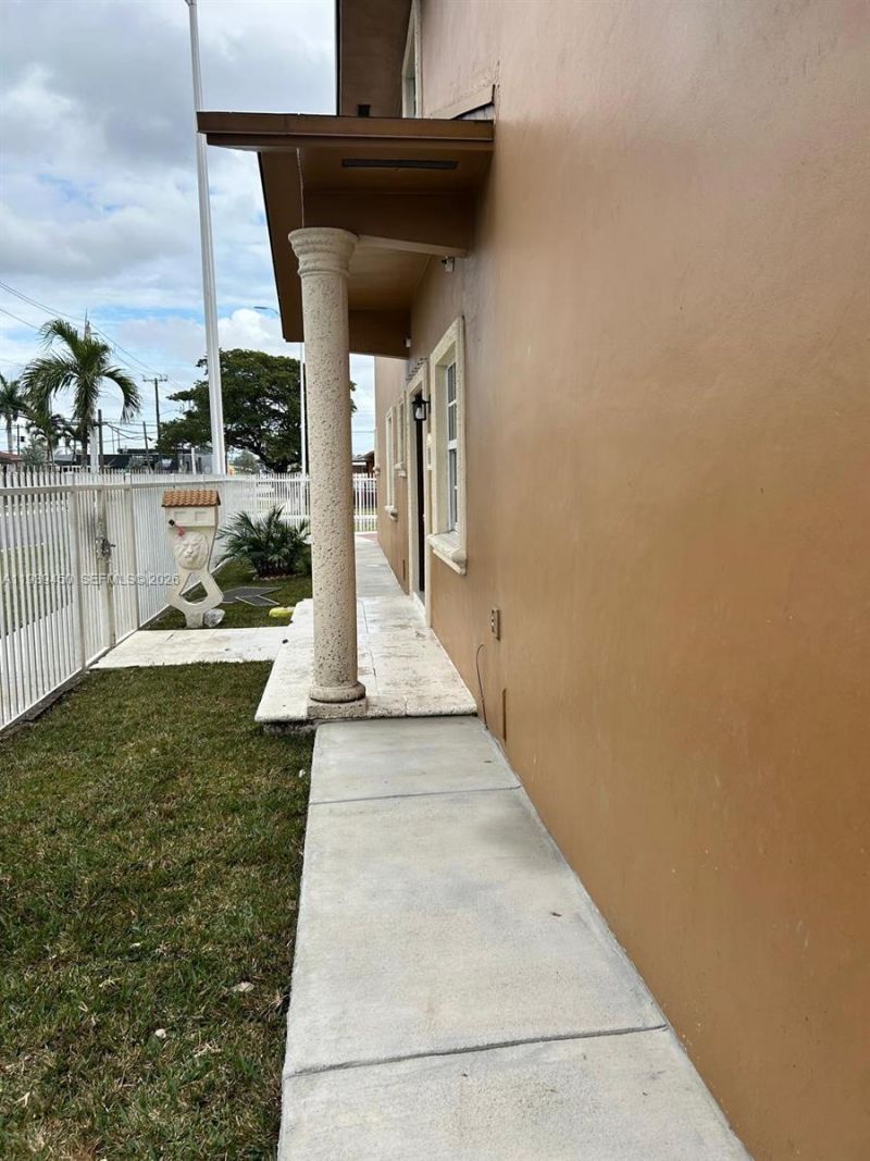 948 E 47th St, Unit 948 A, Hialeah, FL 33013 Photo