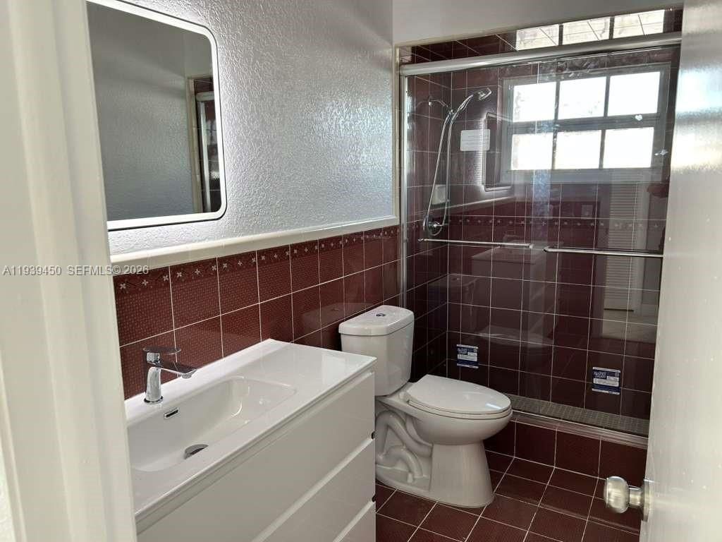 948 E 47th St, Unit 948 A, Hialeah, FL 33013 Photo