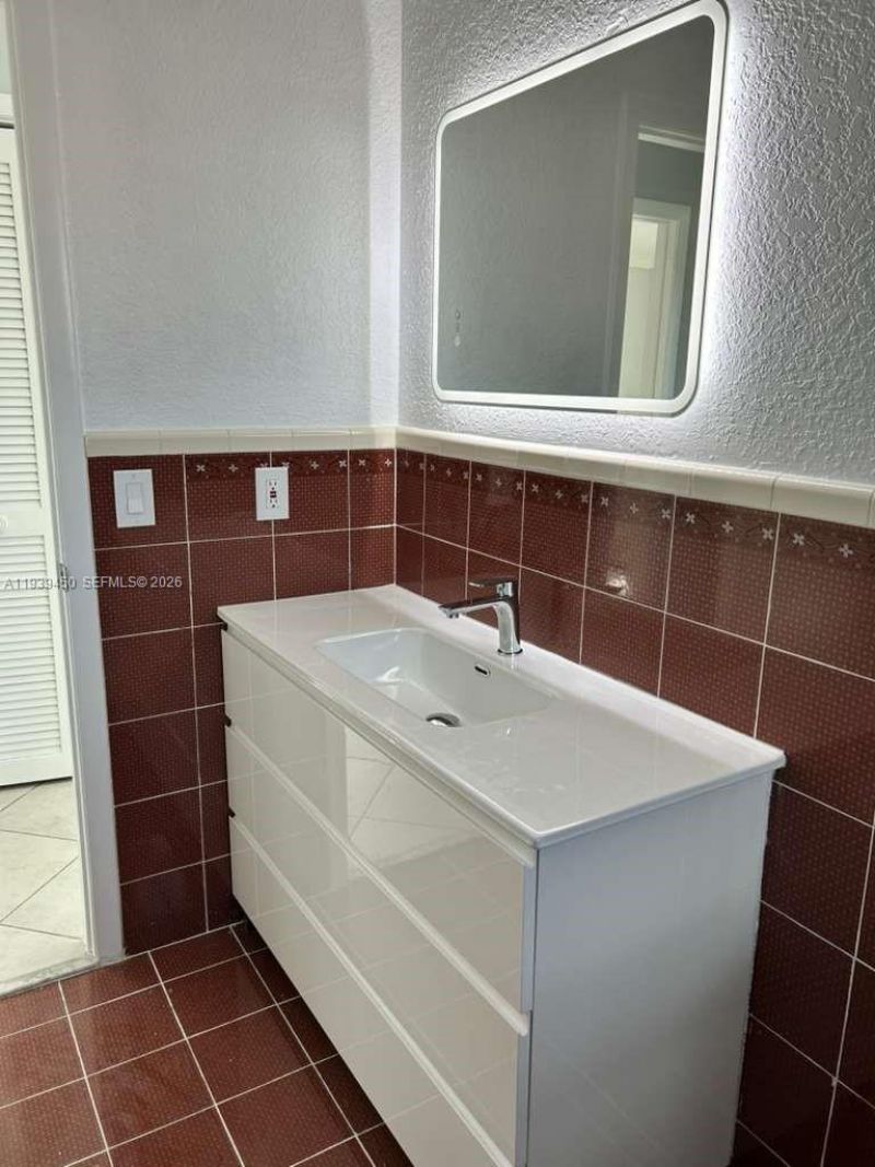 948 E 47th St, Unit 948 A, Hialeah, FL 33013 Photo