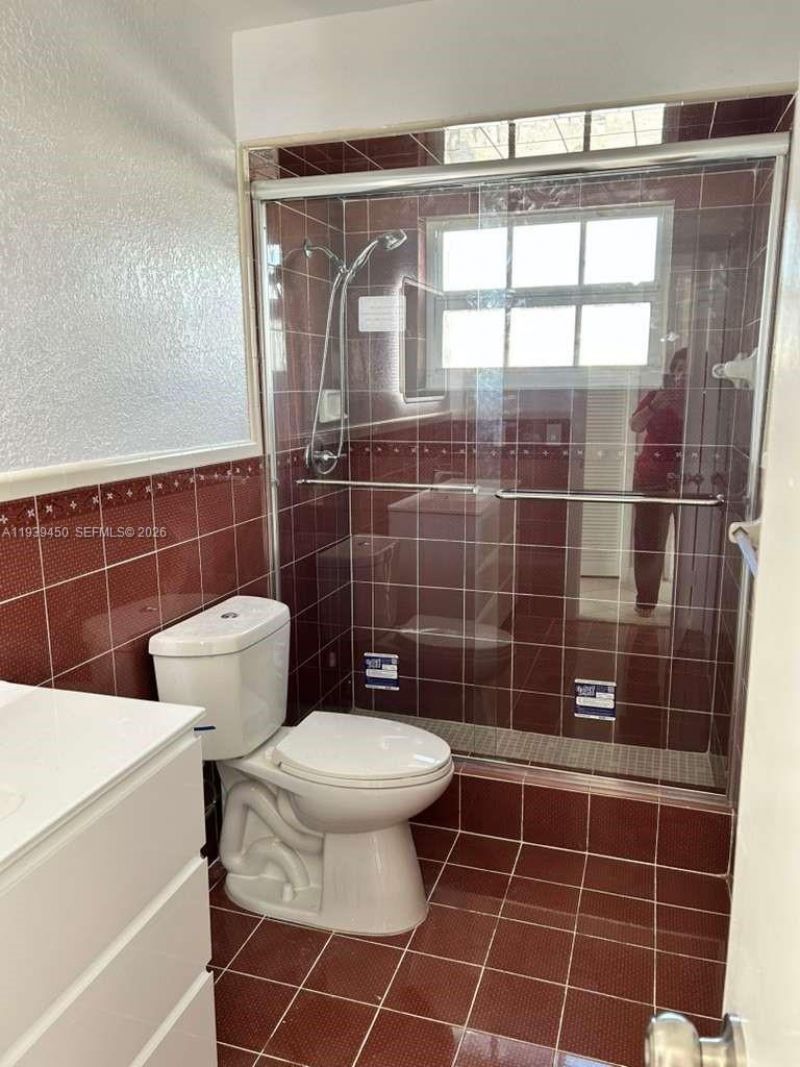 948 E 47th St, Unit 948 A, Hialeah, FL 33013 Photo