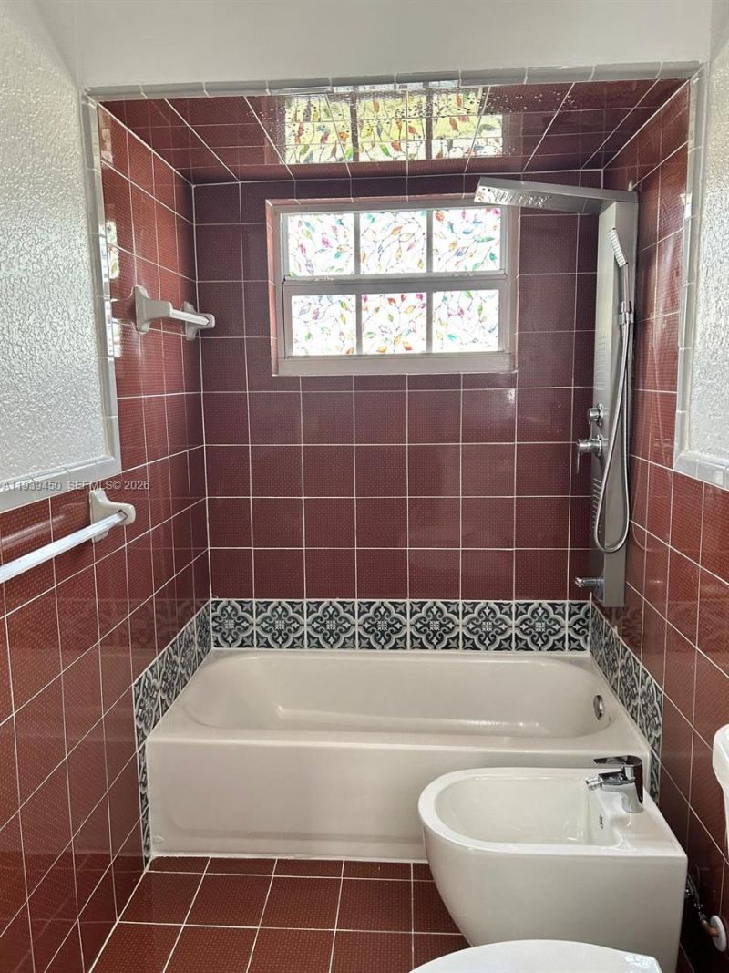 948 E 47th St, Unit 948 A, Hialeah, FL 33013 Photo