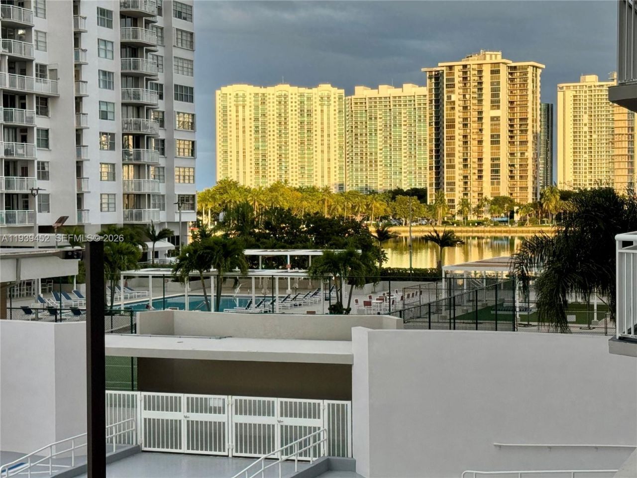 18021 Biscayne Blvd, Unit 304, Aventura, FL 33160 Photo