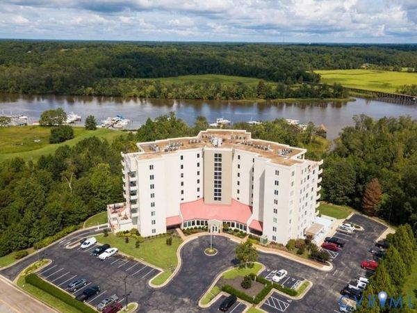 301 Beacon Ridge Drive, Unit 304, Hopewell, VA 23860