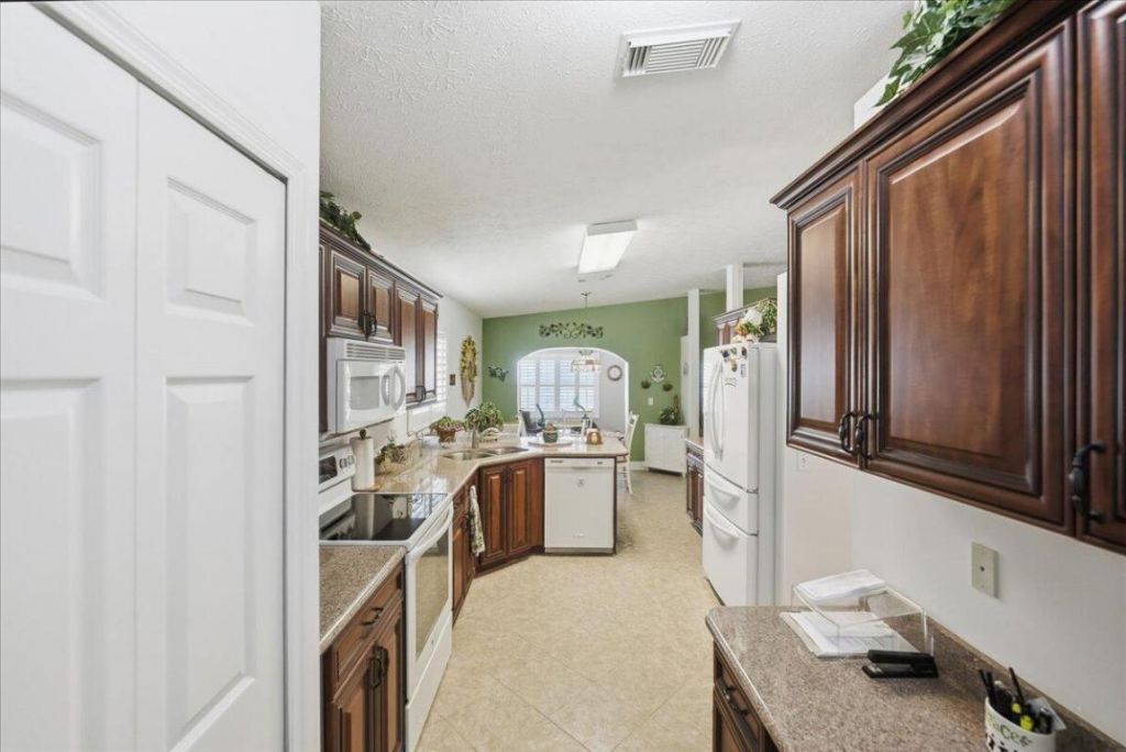 6144 Alexandria Circle, Fort Pierce, FL 34982 Photo