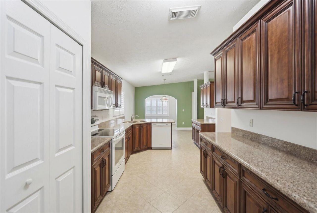 6144 Alexandria Circle, Fort Pierce, FL 34982 Photo