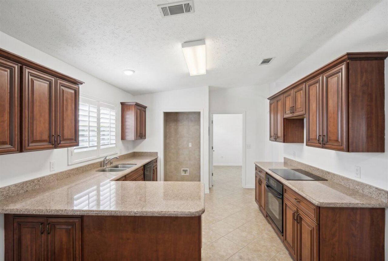 6144 Alexandria Circle, Fort Pierce, FL 34982 Photo