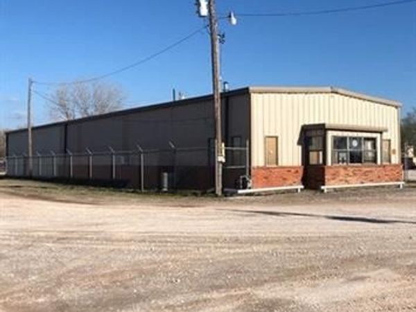 320 S Taylor Road, Watonga, OK 74401