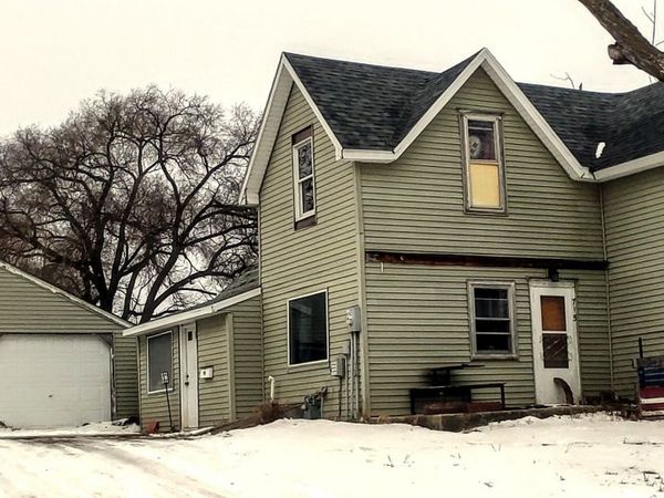 715 N 4th St., Estherville, IA 51334