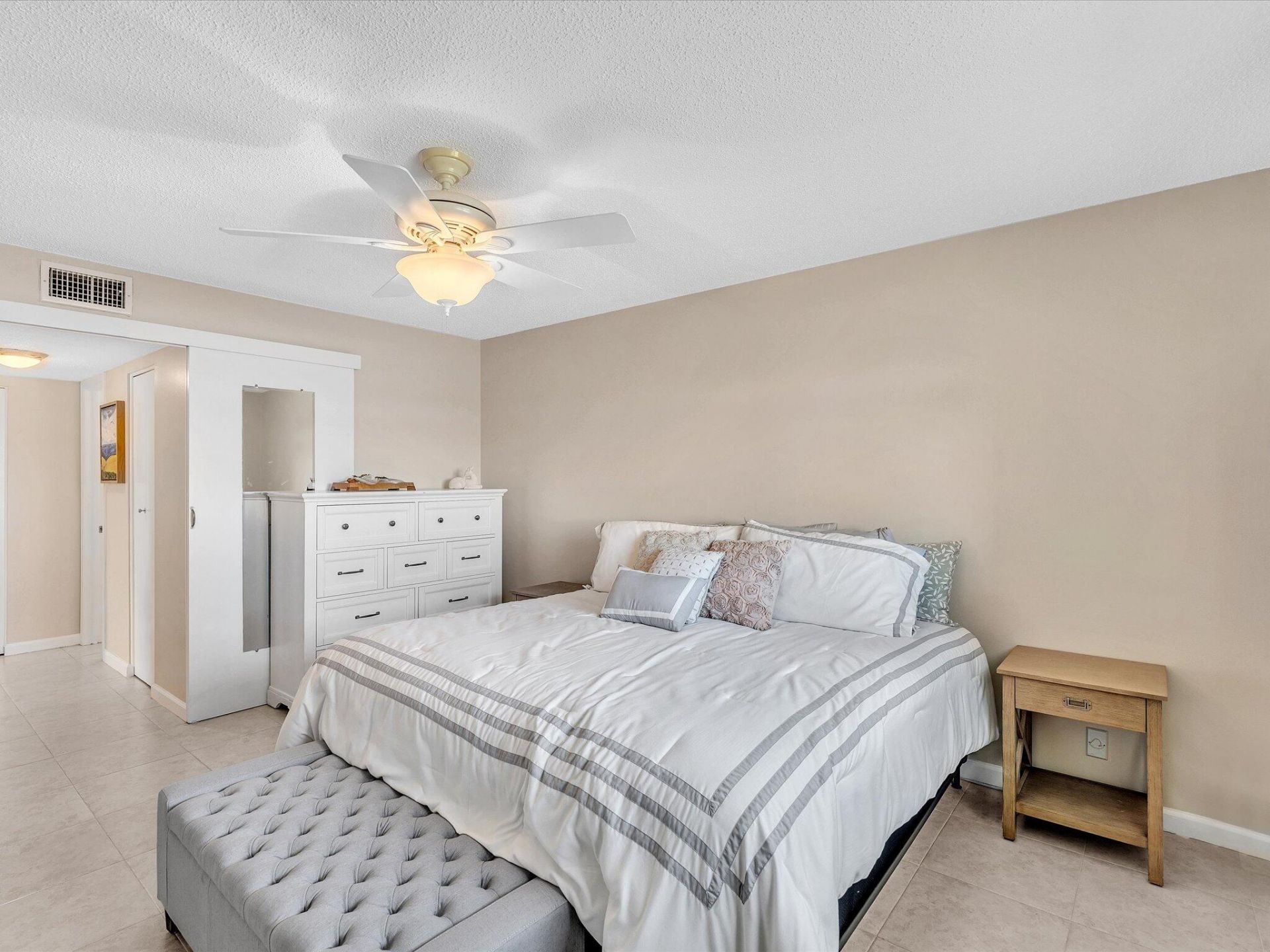 1 Colonial Club Drive, Unit 304, Boynton Beach, FL 33435 Photo