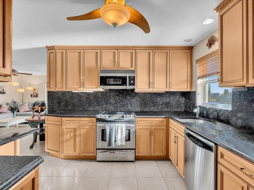 1 Colonial Club Drive, Unit 304, Boynton Beach, FL 33435 Photo